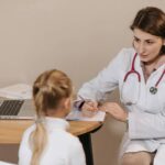 Creierul copiilor, pus sub lupă: ce arată EEG-ul despre emoțiile lor